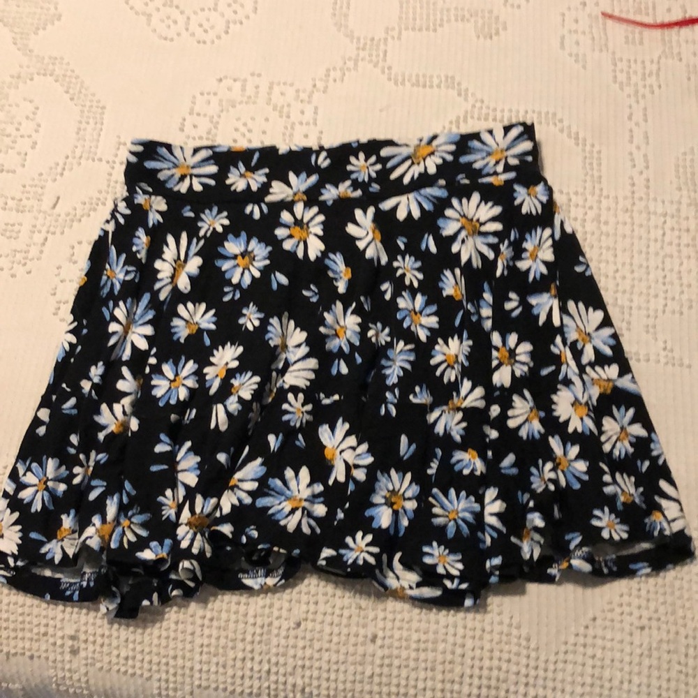 Daisy miniskirt. Size small